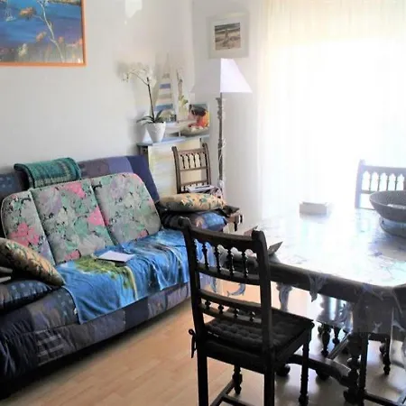 Appartement T2, Proche Toutes Commodites, A Deux Pas De La Plage. *