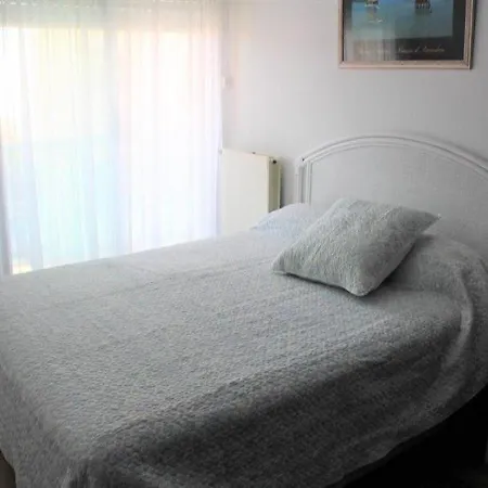 Appartement T2, Proche Toutes Commodites, A Deux Pas De La Plage. *