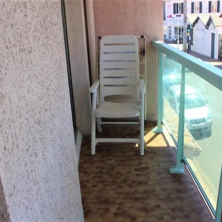 Appartement T2, Proche Toutes Commodites, A Deux Pas De La Plage. *